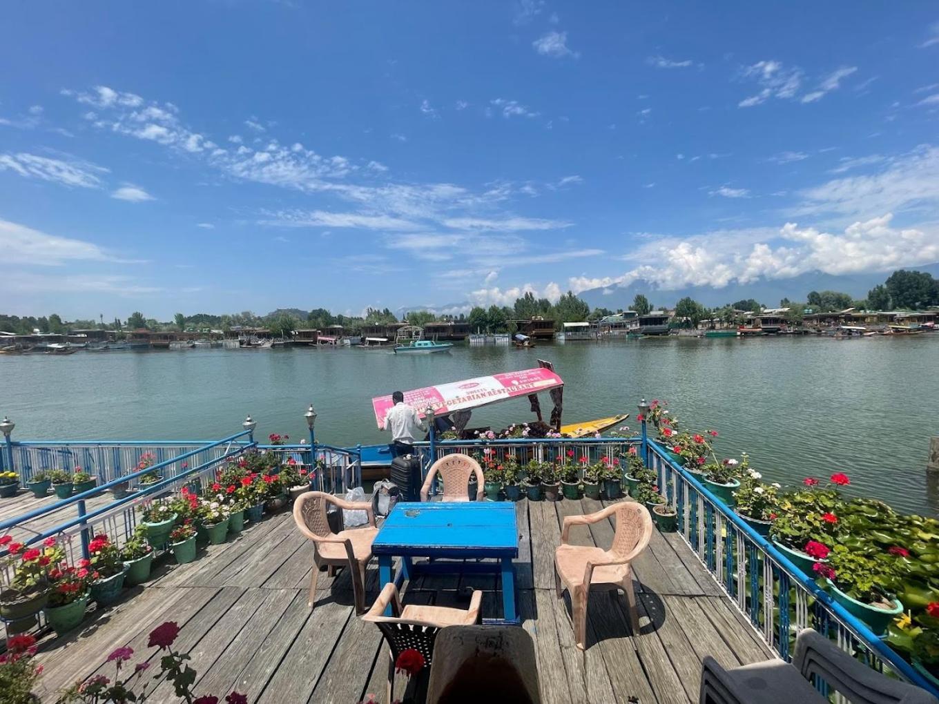 Mossess Group Of Houseboats Hotell Srīnagar Exteriör bild